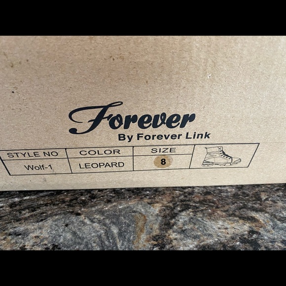 NWT Leopard fashion workbook, size 8 - Picture 4 of 4